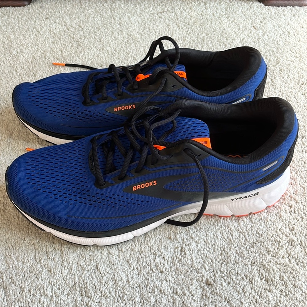 Men’s Brooks TRACE 2 size 14.